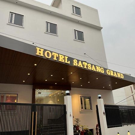 Hotel Satsang Grand Varanasi Dış mekan fotoğraf