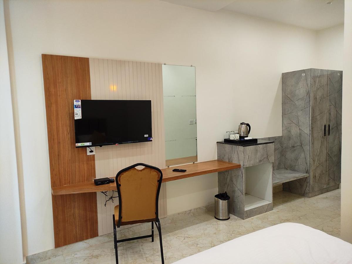 Hotel Satsang Grand Varanasi Dış mekan fotoğraf