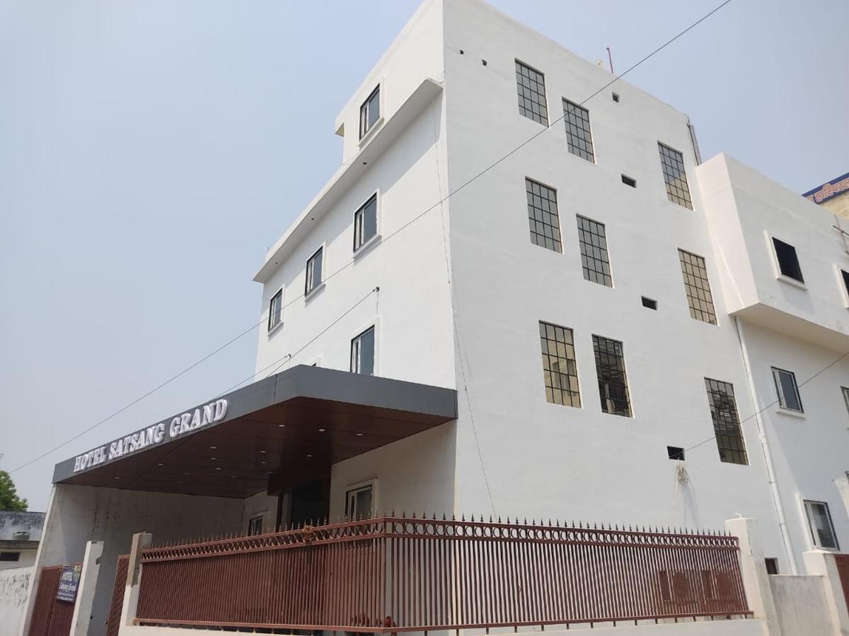 Hotel Satsang Grand Varanasi Dış mekan fotoğraf