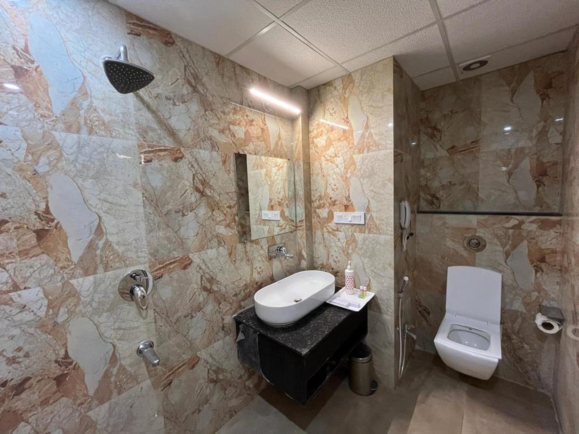 Hotel Satsang Grand Varanasi Dış mekan fotoğraf