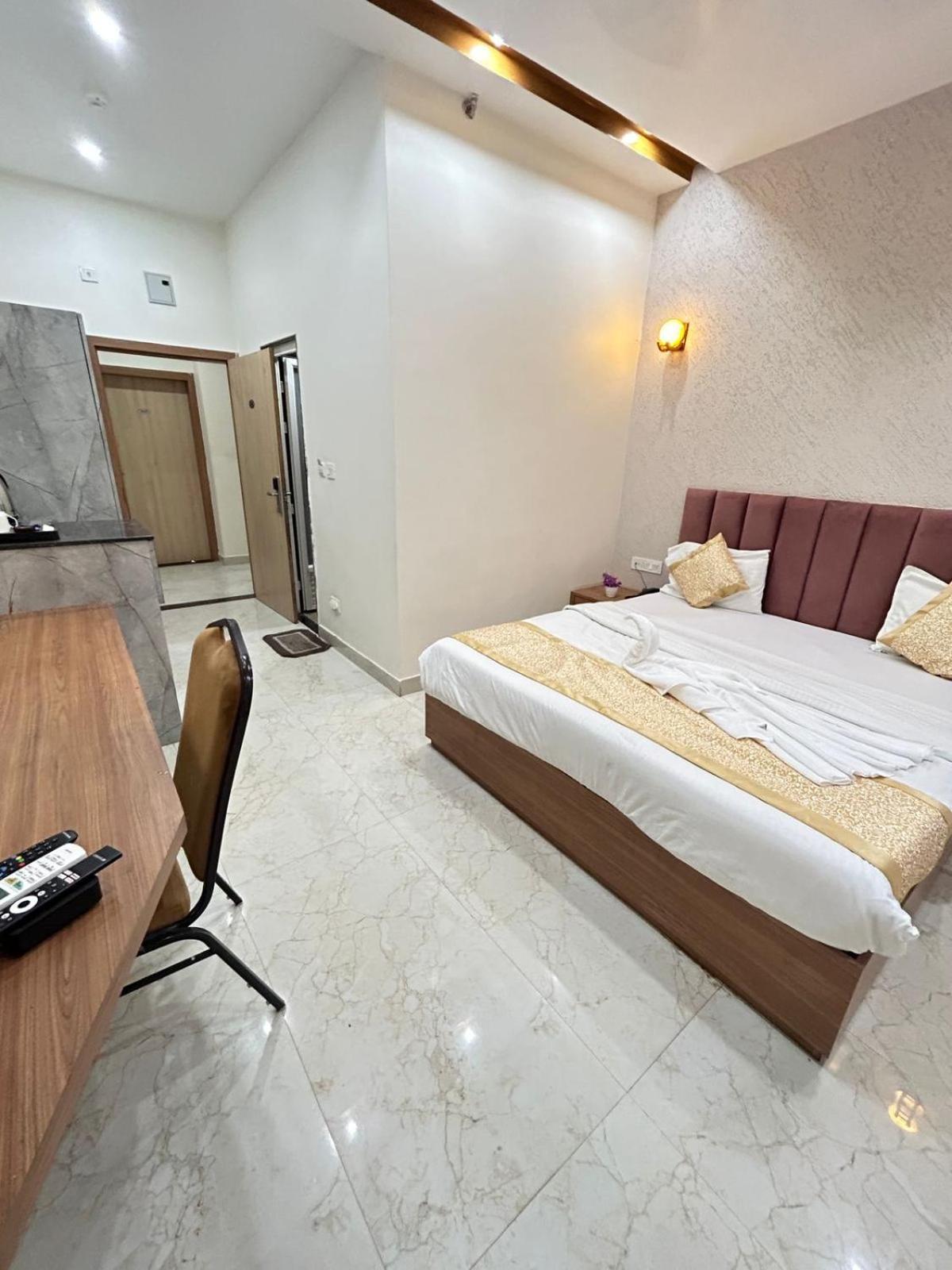 Hotel Satsang Grand Varanasi Dış mekan fotoğraf
