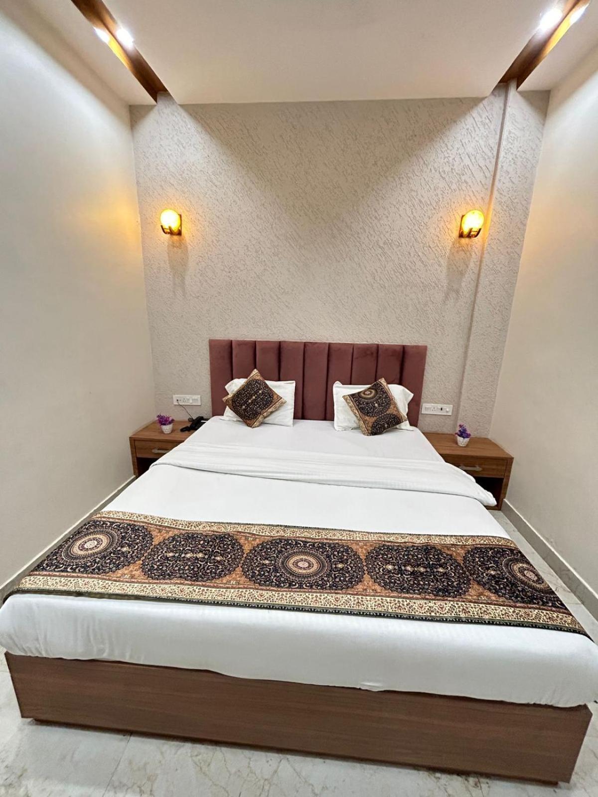 Hotel Satsang Grand Varanasi Dış mekan fotoğraf