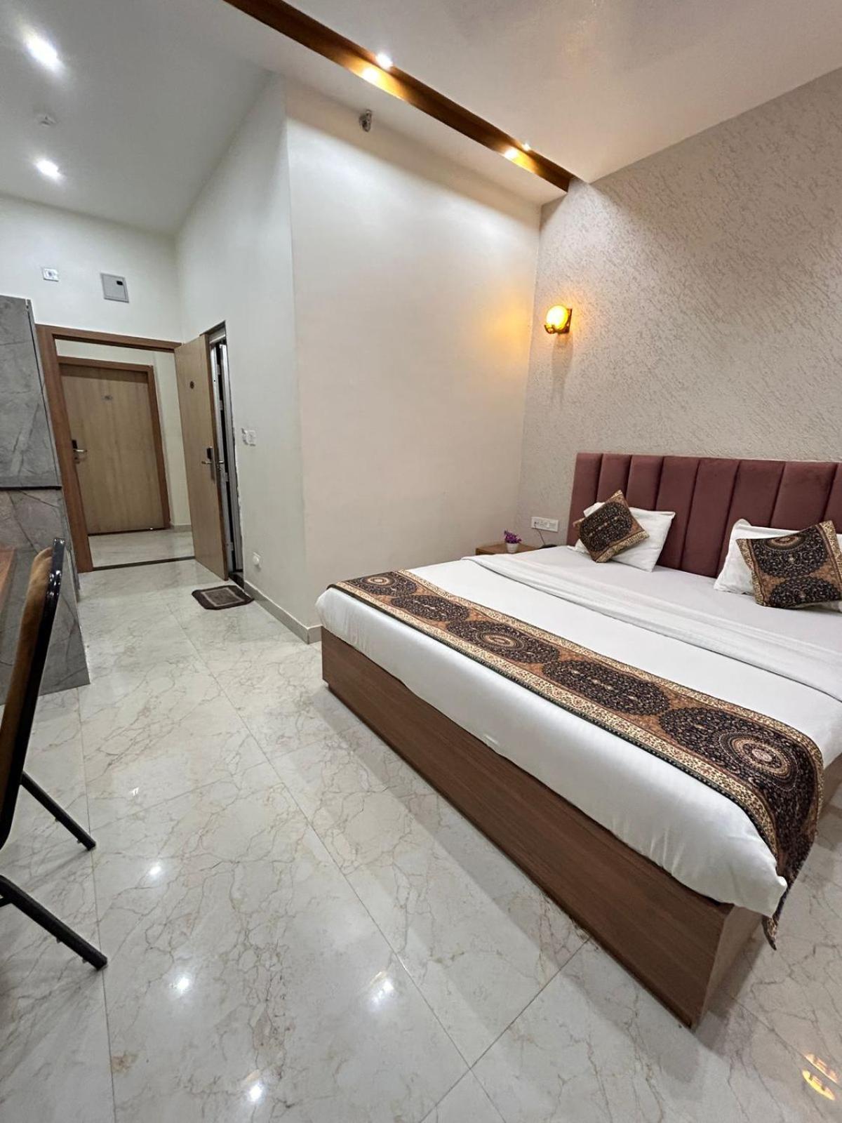 Hotel Satsang Grand Varanasi Dış mekan fotoğraf