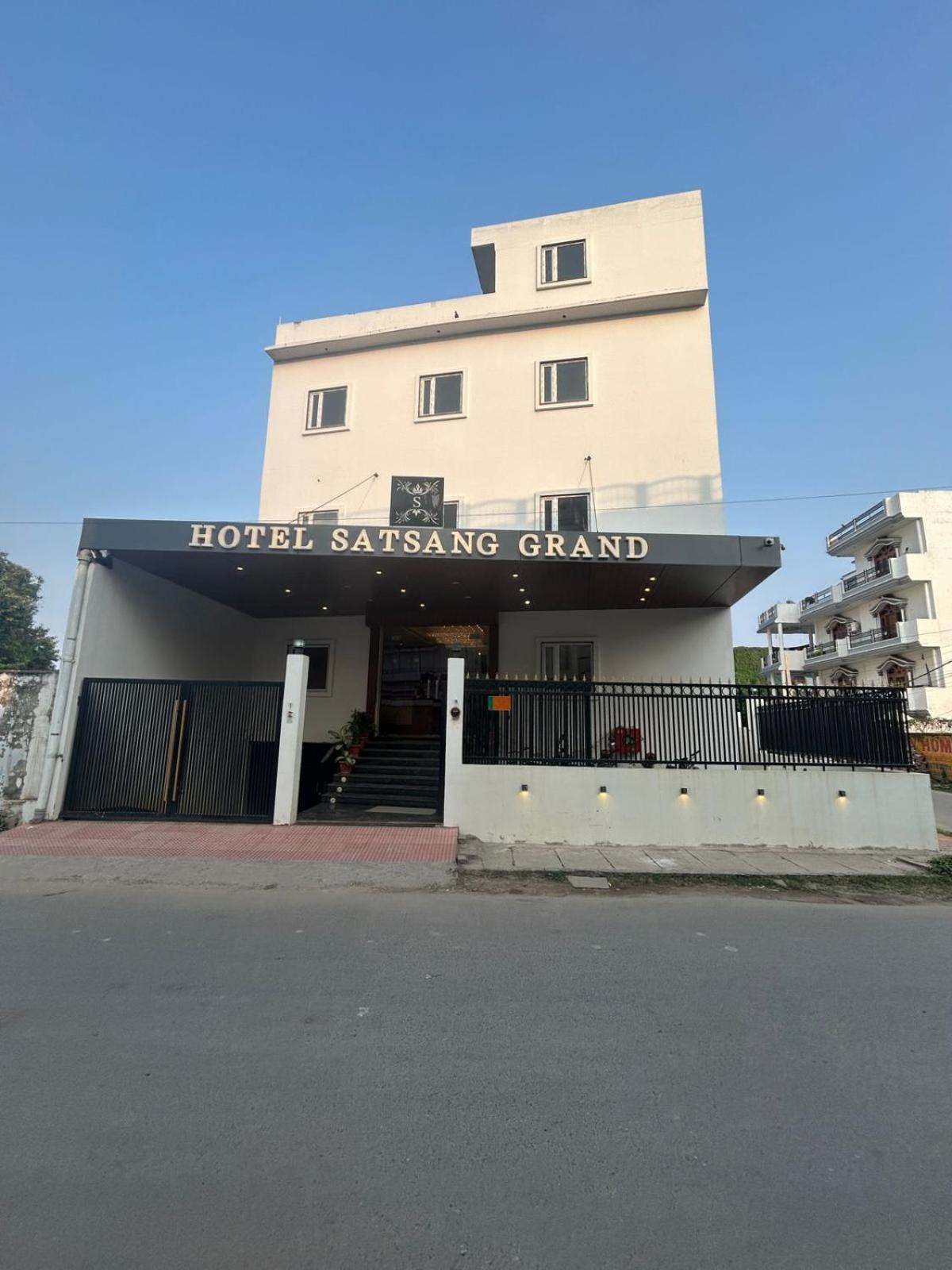 Hotel Satsang Grand Varanasi Dış mekan fotoğraf
